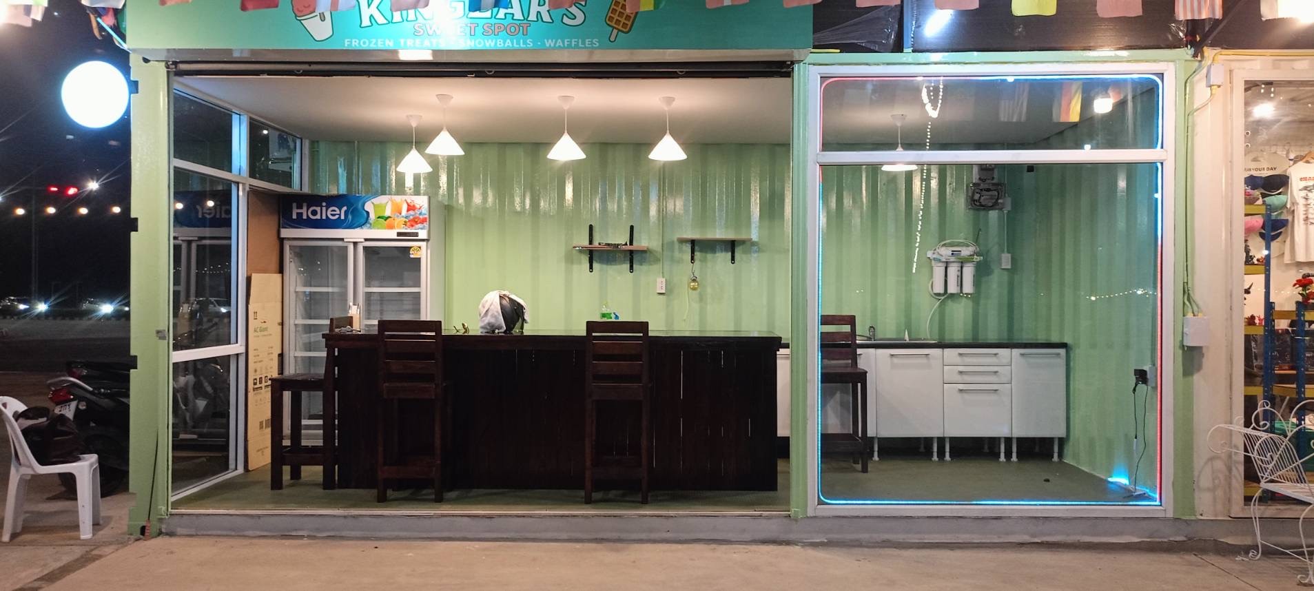 KingZar's Sweet Shop Interior